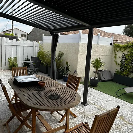 Charmante Maison Au Calme Nyaraló Aigues-Mortes